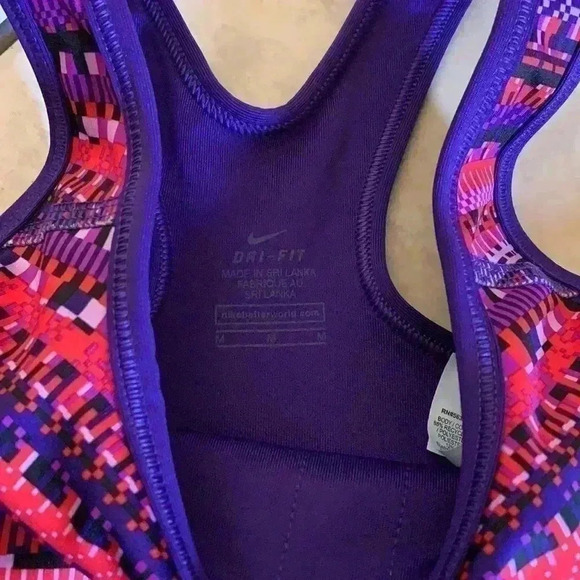 Nike - Picture 4 of 5